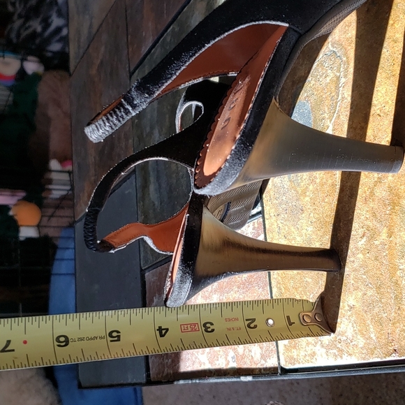 NWOT - UNISA, size 6 1/2 Sling back, black opened toe, suede heels 👠 - Picture 6 of 9